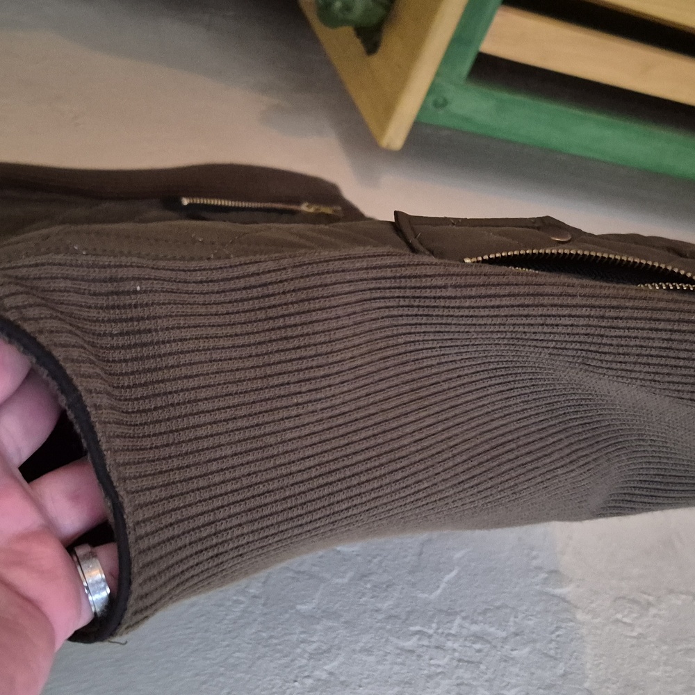 Lark + Grey Quilted Olive Green Vest with Zipper - Picture 3 of 8